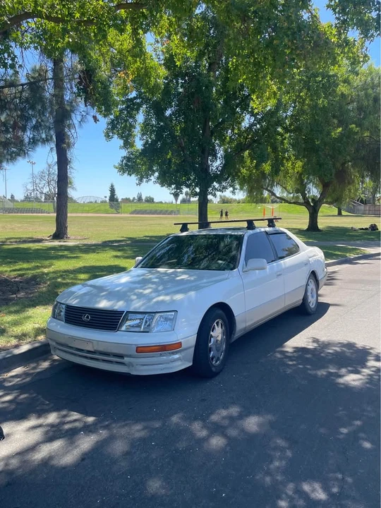 1996 Lexus LS 2nd Gen - Image 2 of 9