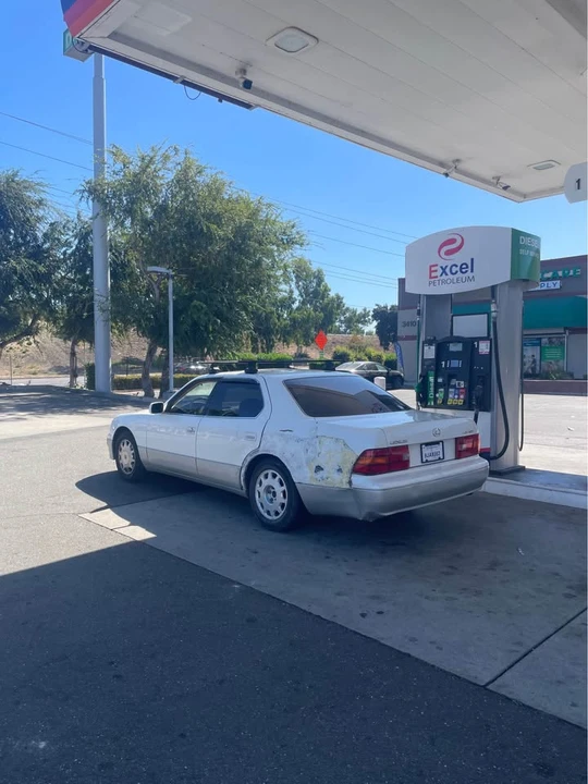 1996 Lexus LS 2nd Gen - Image 3 of 9