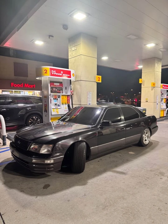 1996 Lexus LS 2nd Gen - Image 4 of 13