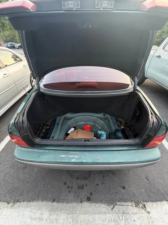 1996 Lexus LS 2nd Gen - Image 9 of 11