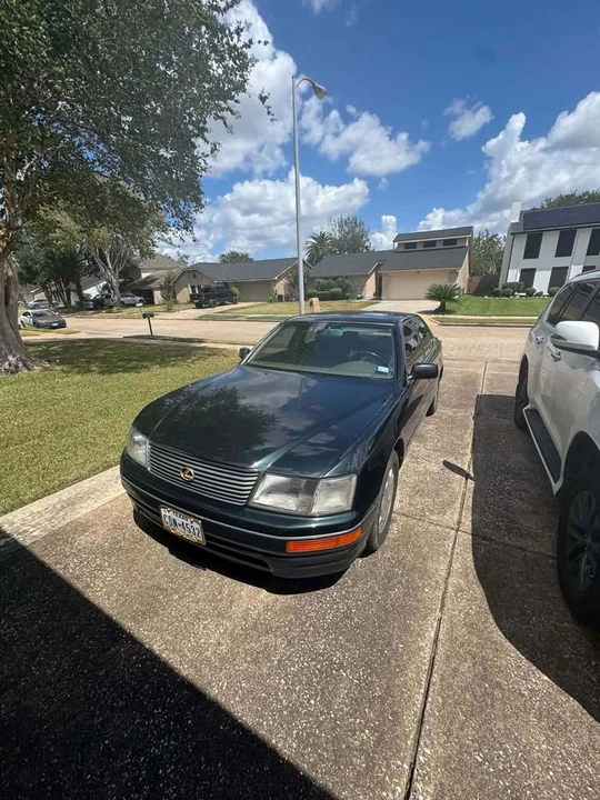 1996 Lexus LS 2nd Gen - Image 2 of 9