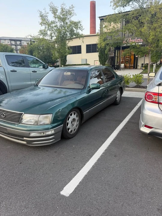 1996 Lexus LS 2nd Gen - Image 2 of 11