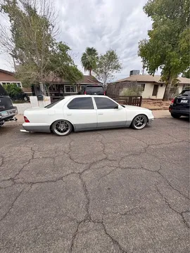 1996 Lexus LS 400 Sedan 4D
