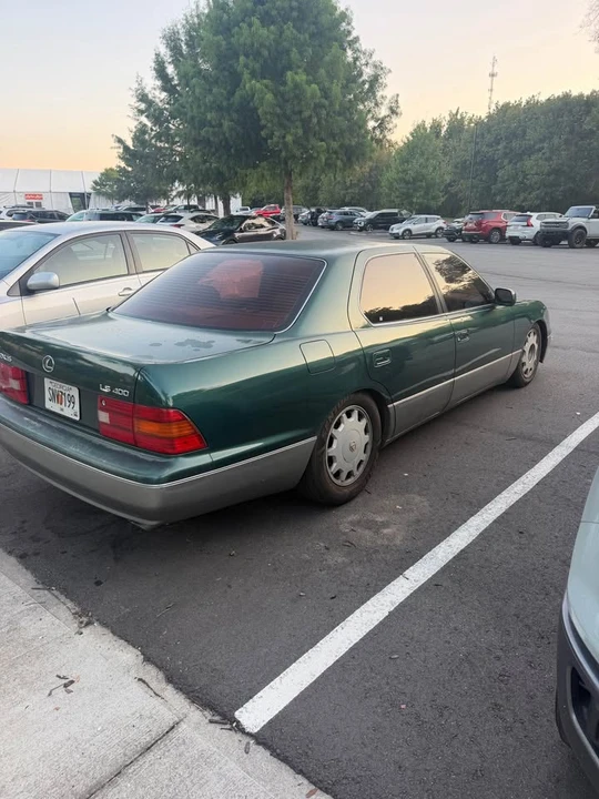 1996 Lexus LS 2nd Gen - Image 4 of 11