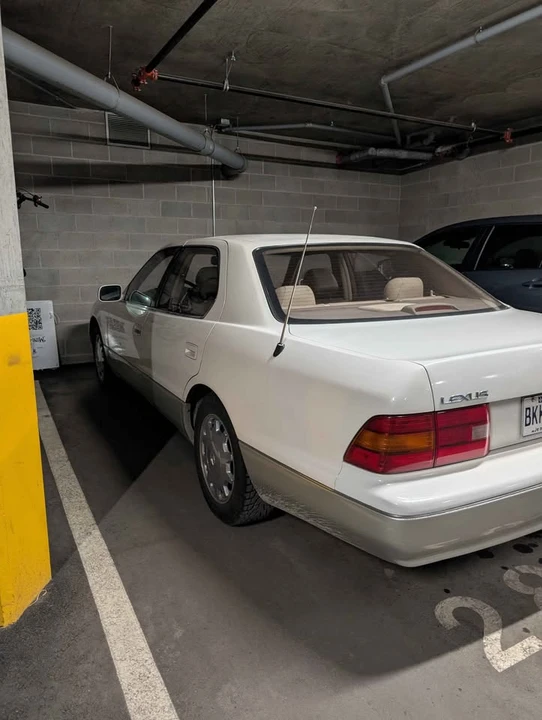 1996 Lexus LS 2nd Gen - Image 3 of 7