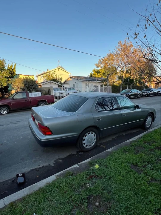 1996 Lexus LS 2nd Gen - Image 2 of 9