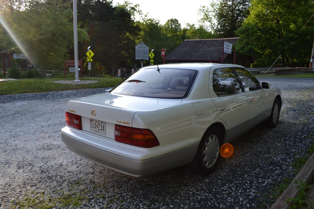 1996 Lexus LS 2nd Gen - Image 12 of 31