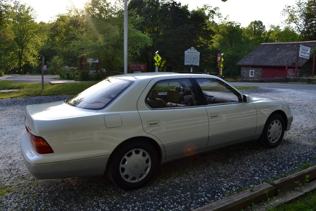 1996 Lexus LS 2nd Gen - Image 14 of 31