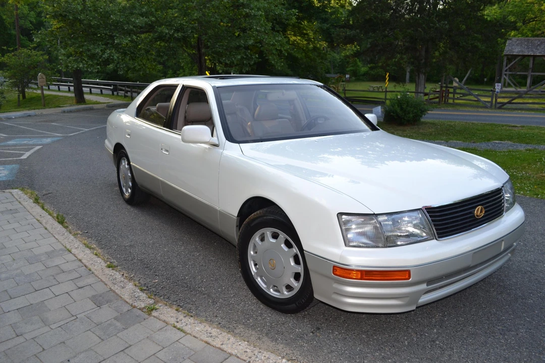 1996 Lexus LS 2nd Gen - Image 16 of 31