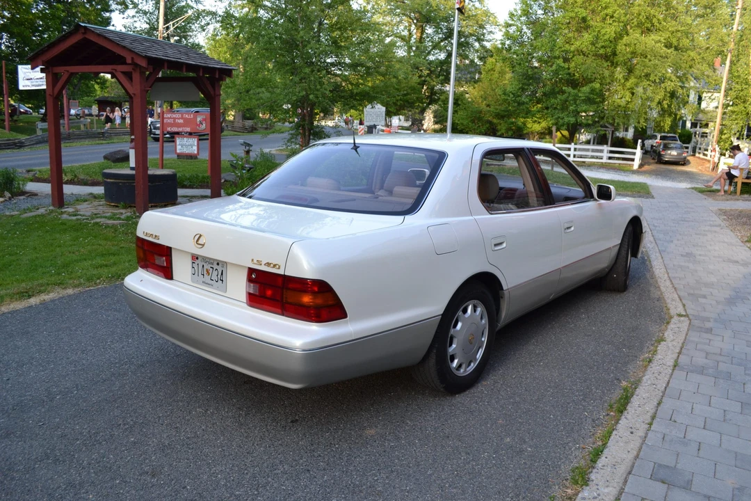 1996 Lexus LS 2nd Gen - Image 13 of 31