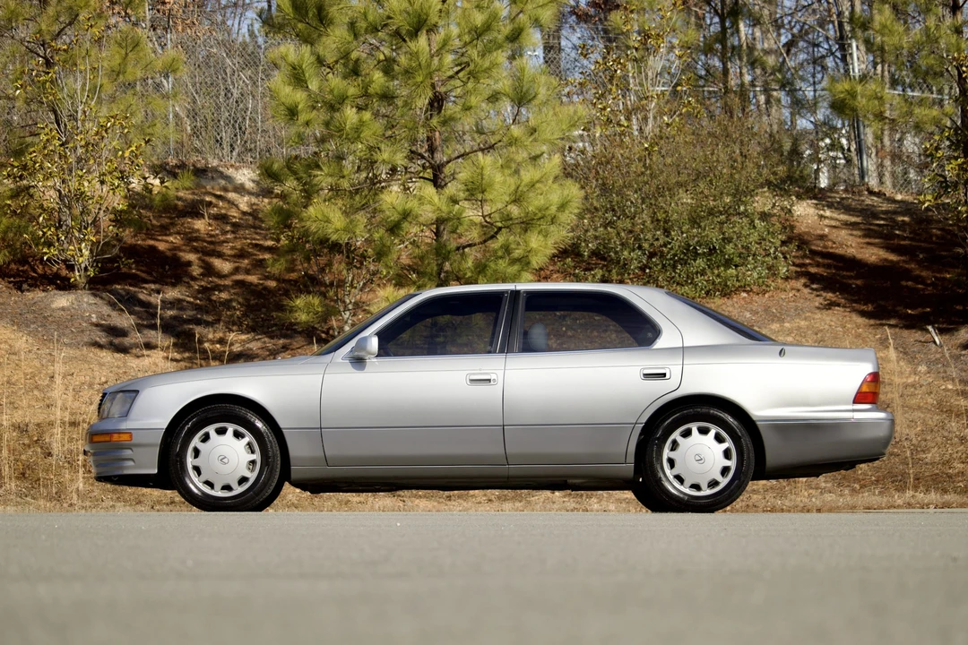 1996 Lexus LS 2nd Gen - Image 25 of 31
