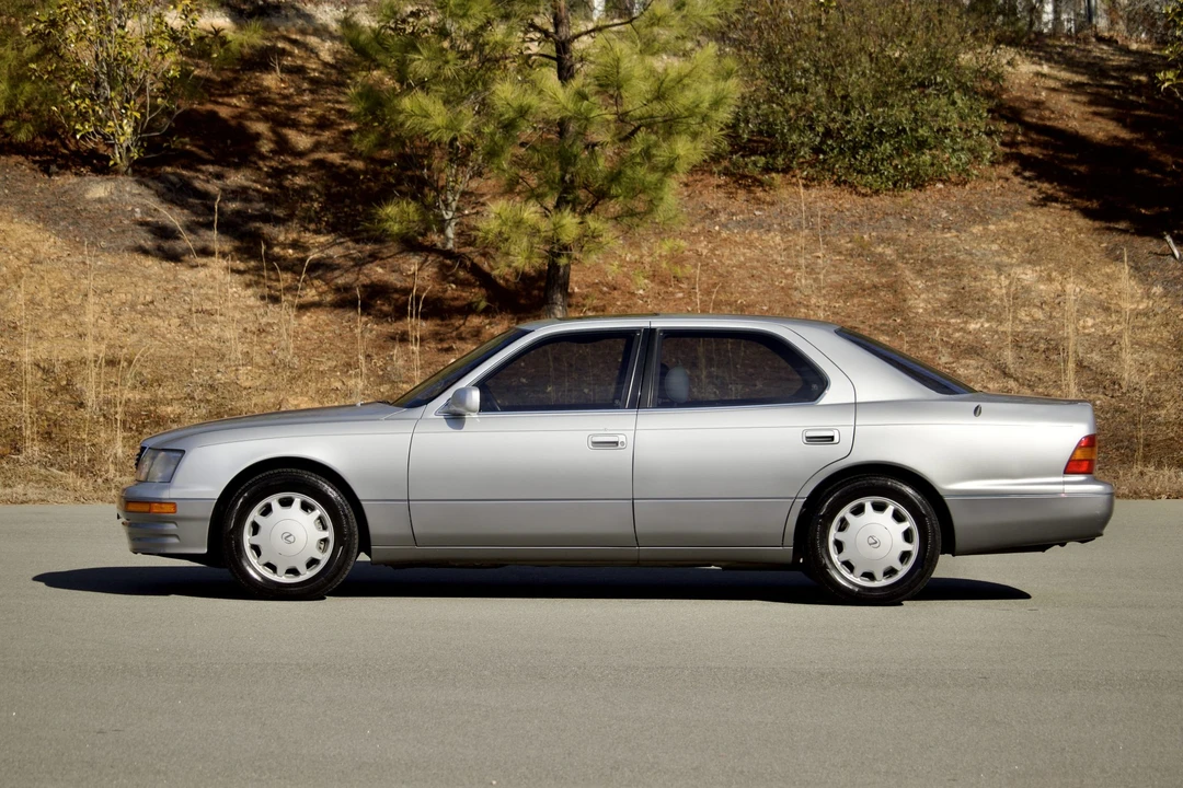 1996 Lexus LS 2nd Gen - Image 24 of 31