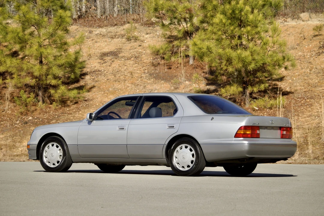 1996 Lexus LS 2nd Gen - Image 23 of 31