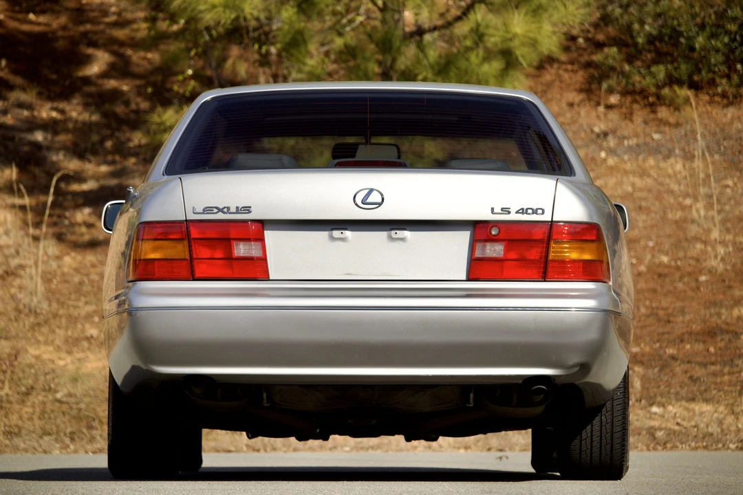 1996 Lexus LS 2nd Gen - Image 21 of 31