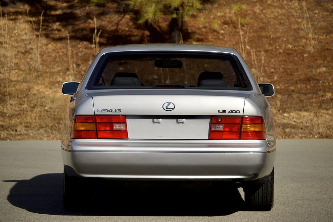 1996 Lexus LS 2nd Gen - Image 19 of 31