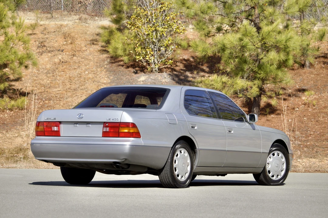 1996 Lexus LS 2nd Gen - Image 16 of 31