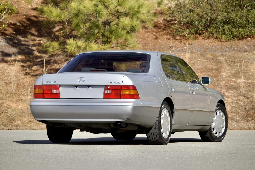 1996 Lexus LS 2nd Gen - Image 17 of 31