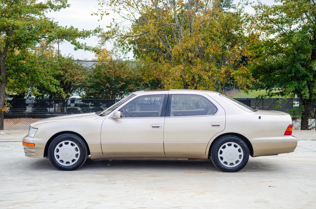 1996 Lexus LS 2nd Gen - Image 16 of 31