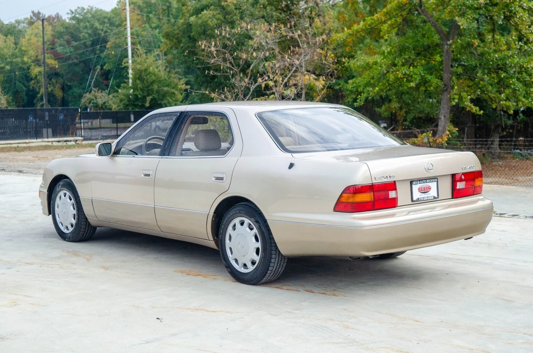 1996 Lexus LS 2nd Gen - Image 19 of 31