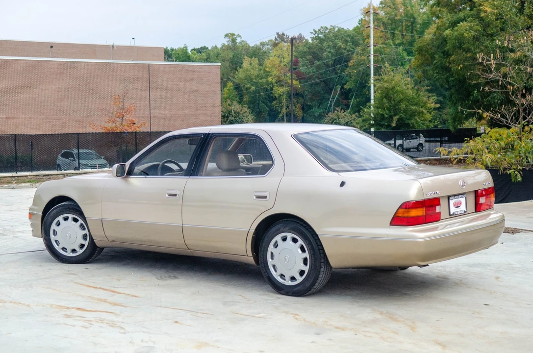 1996 Lexus LS 2nd Gen - Image 18 of 31