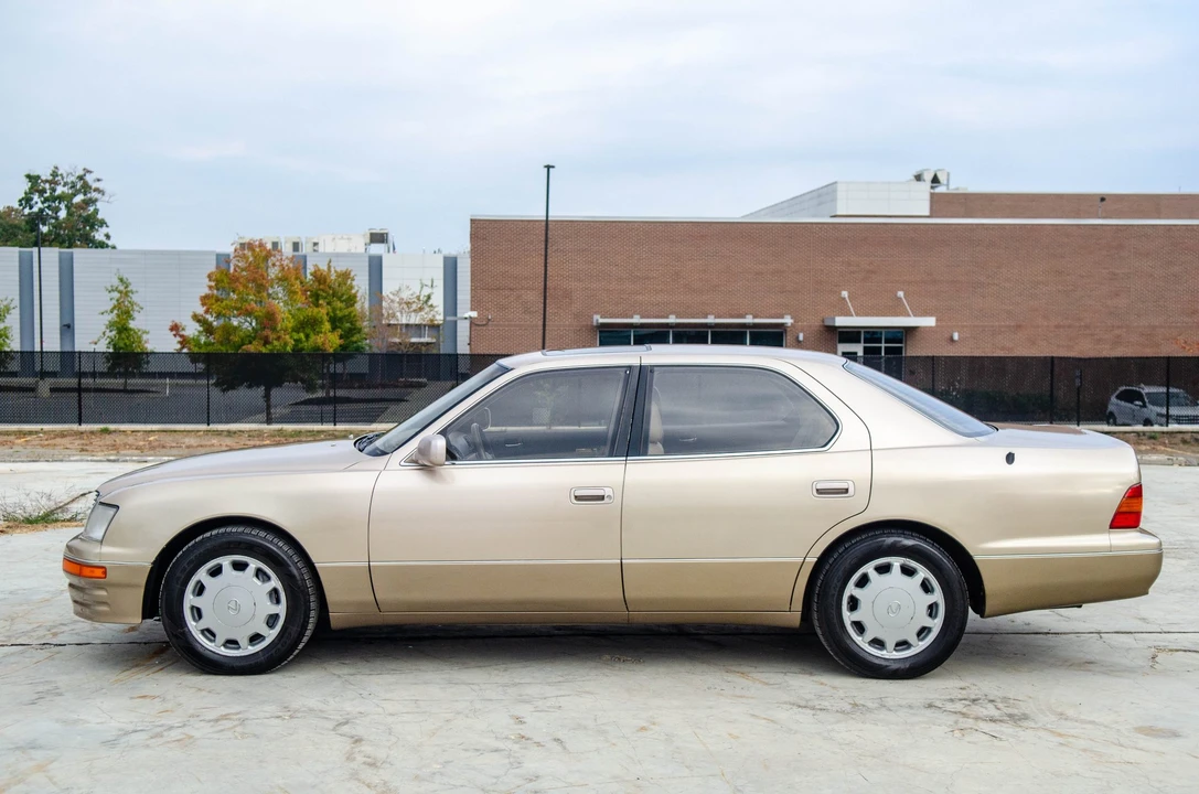1996 Lexus LS 2nd Gen - Image 17 of 31