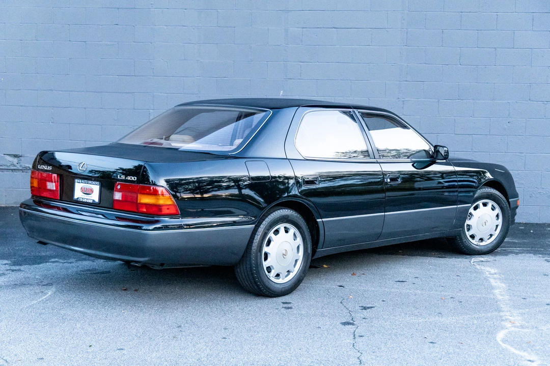 1996 Lexus LS 2nd Gen - Image 17 of 31