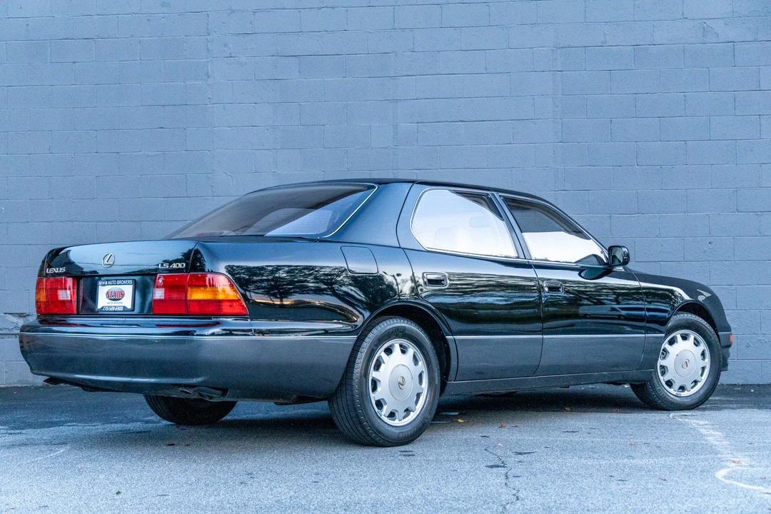 1996 Lexus LS 2nd Gen - Image 18 of 31