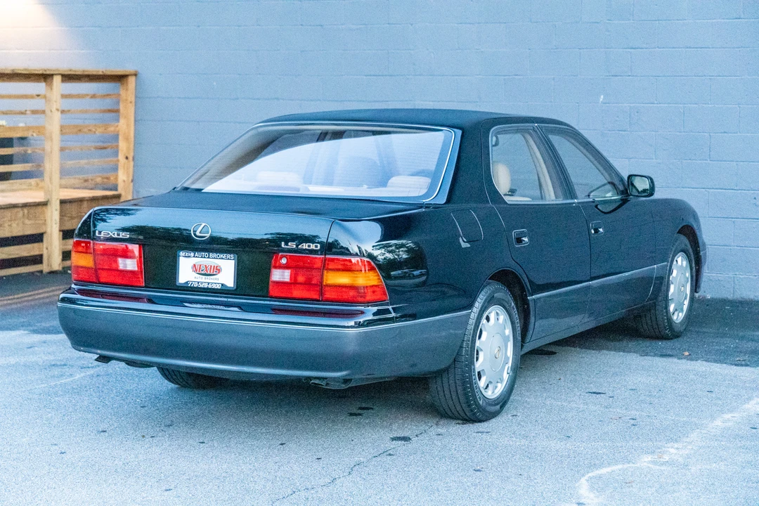 1996 Lexus LS 2nd Gen - Image 19 of 31