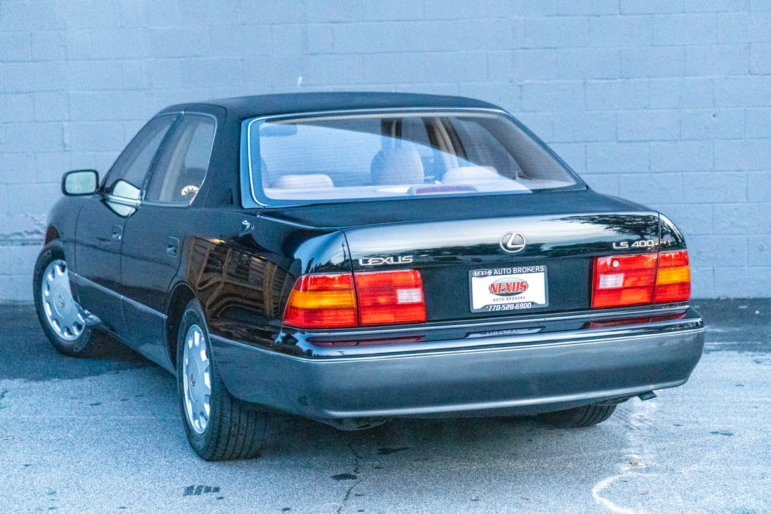 1996 Lexus LS 2nd Gen - Image 23 of 31