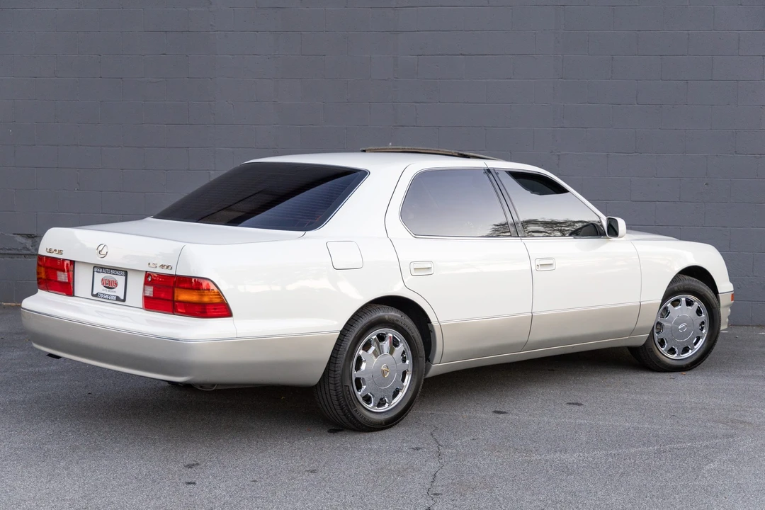 1996 Lexus LS 2nd Gen - Image 19 of 31