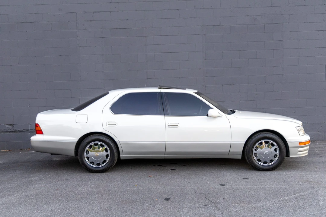 1996 Lexus LS 2nd Gen - Image 17 of 31