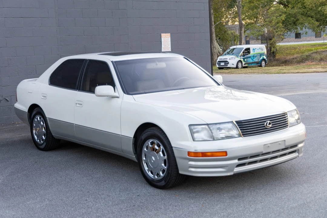 1996 Lexus LS 2nd Gen - Image 13 of 31