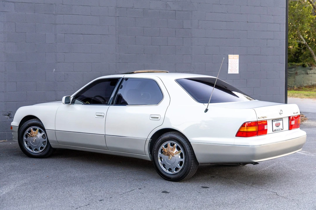 1996 Lexus LS 2nd Gen - Image 28 of 31