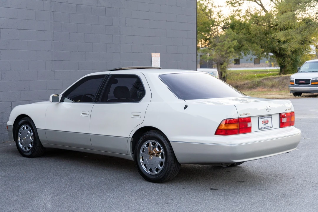 1996 Lexus LS 2nd Gen - Image 25 of 31