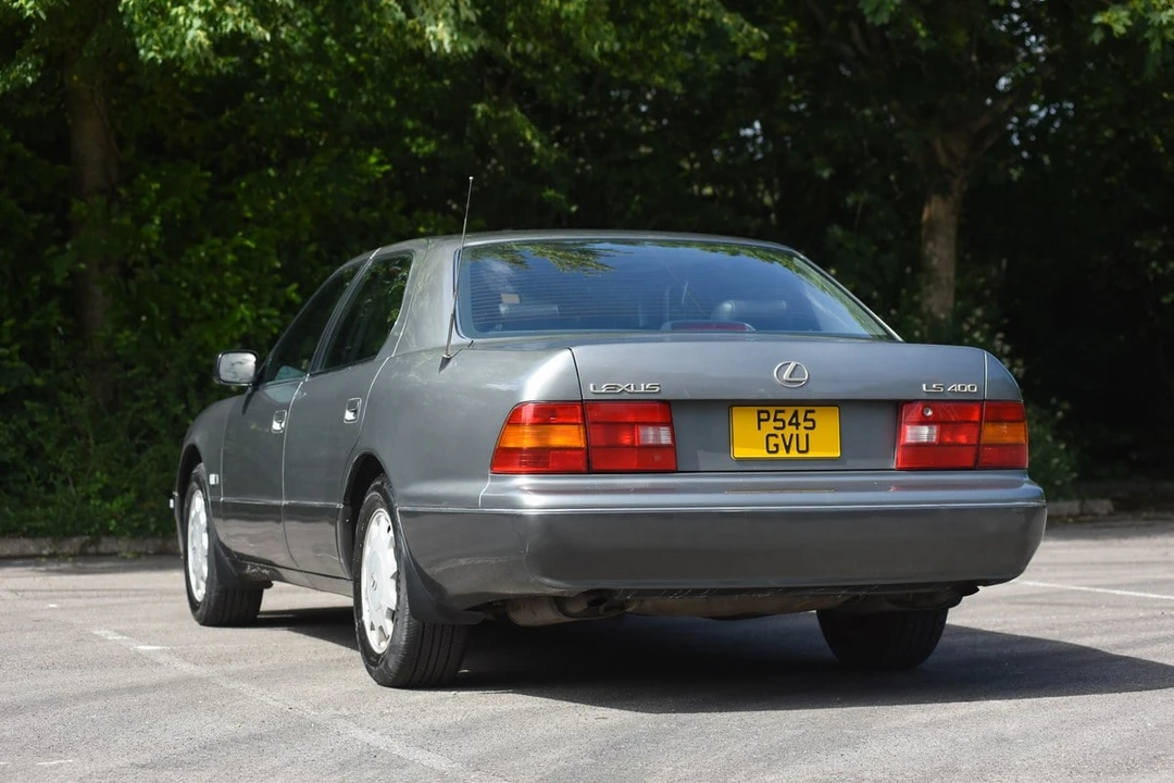 1996 Lexus LS 2nd Gen - Image 18 of 30