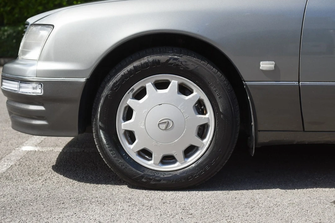 1996 Lexus LS 2nd Gen - Image 21 of 30
