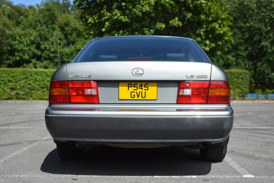 1996 Lexus LS 2nd Gen - Image 16 of 30