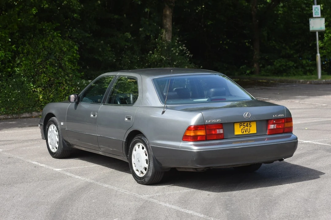 1996 Lexus LS 2nd Gen - Image 11 of 30