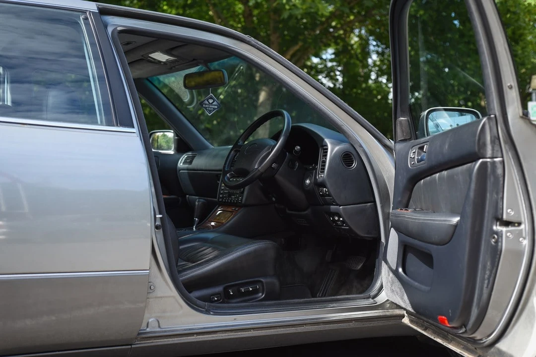 1996 Lexus LS 2nd Gen - Image 20 of 30