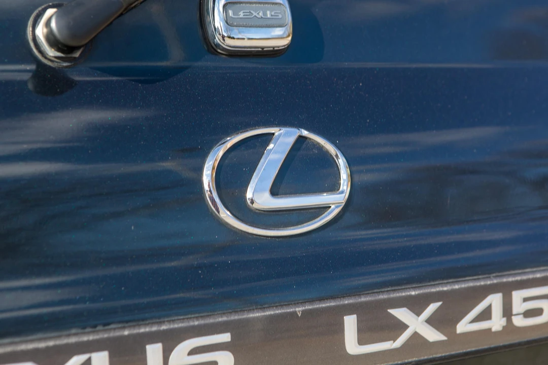 1996 Lexus LX 1st Gen - Image 26 of 31
