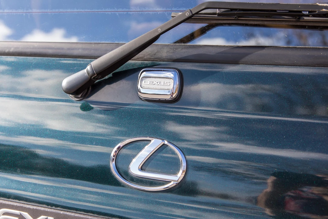 1996 Lexus LX 1st Gen - Image 27 of 31