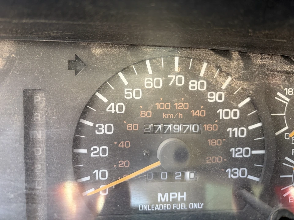 1996 Lexus LX 1st Gen - Image 17 of 18