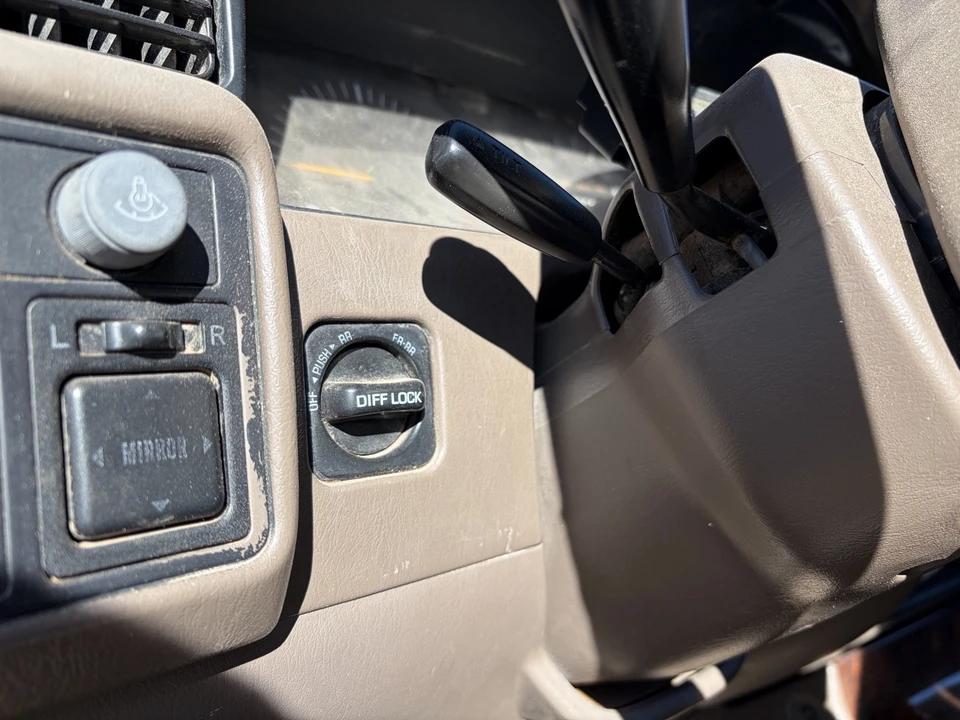 1996 Lexus LX 1st Gen - Image 15 of 18