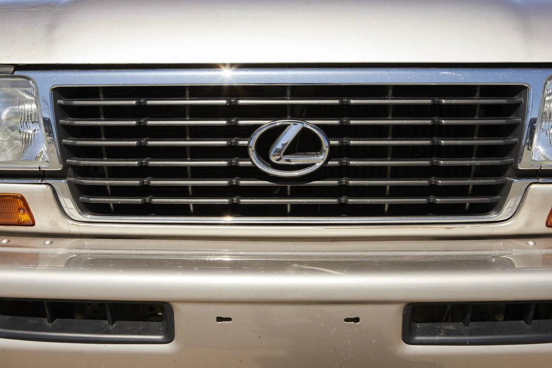 1996 Lexus LX 1st Gen - Image 16 of 31