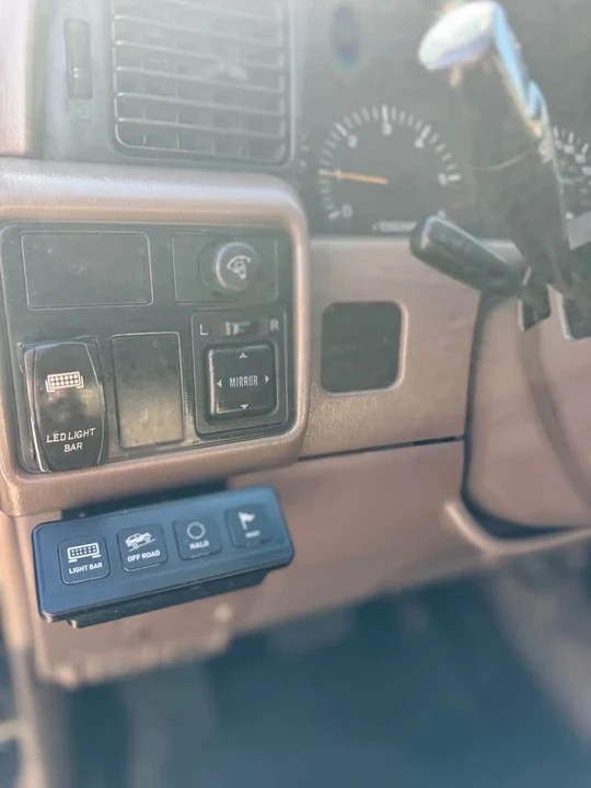1996 Lexus LX 1st Gen - Image 9 of 15