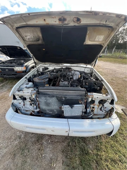 1996 Lexus LX 1st Gen - Image 5 of 13