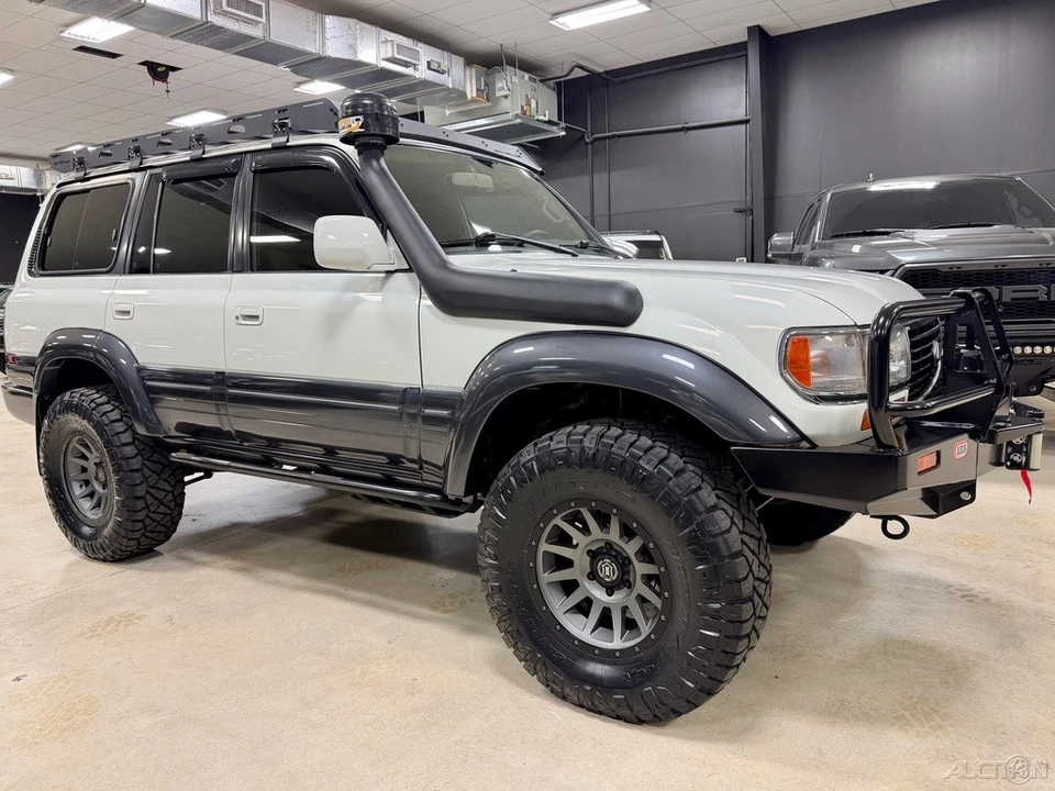1996 Lexus LX 1st Gen - Image 10 of 12