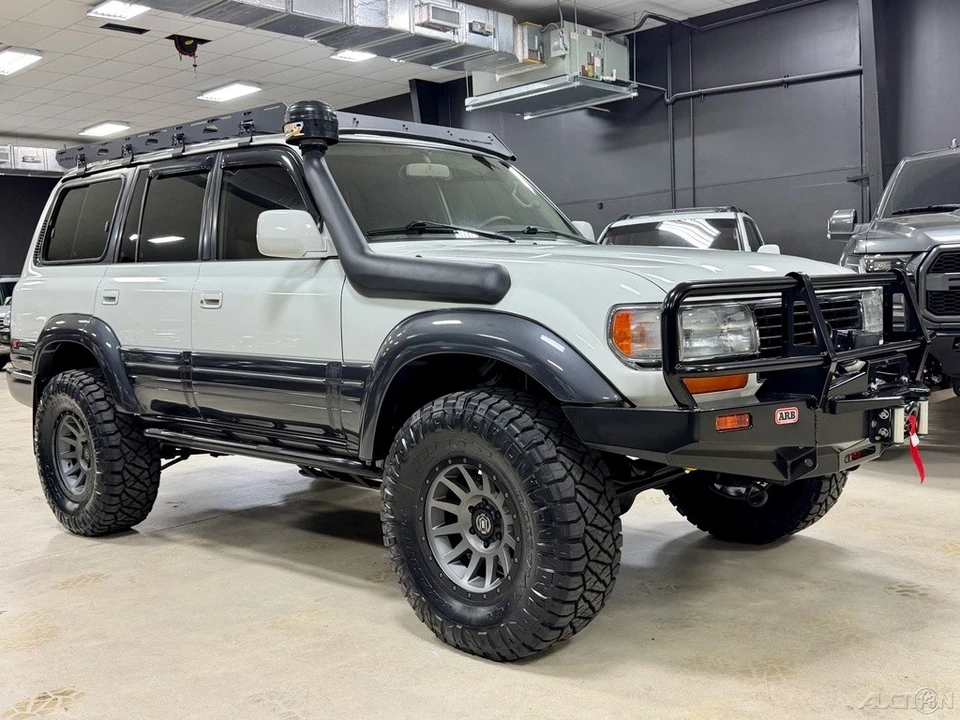1996 Lexus LX 1st Gen - Image 9 of 12