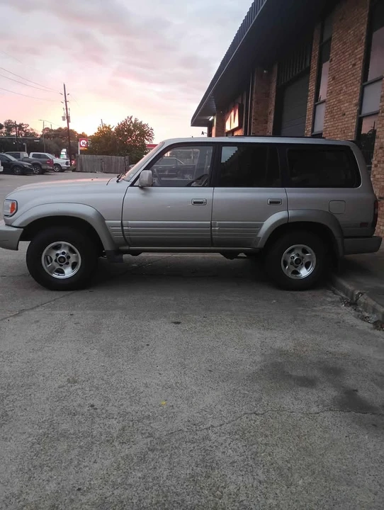 1996 Lexus LX 1st Gen - Image 4 of 9