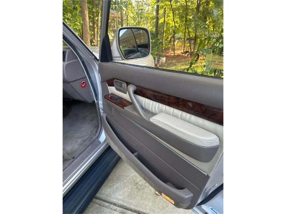 1996 Lexus LX 1st Gen - Image 15 of 16